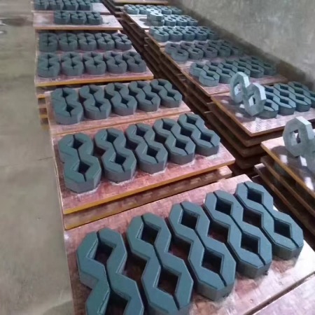 Interlocking block