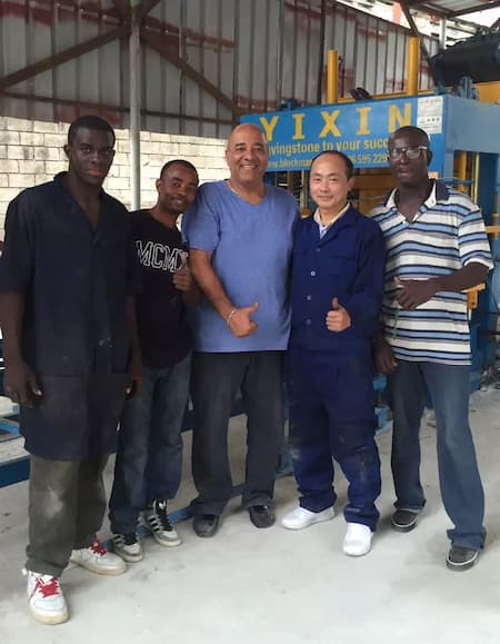 Ligne de production de briques intelligentes Yixin Qt5-15 en Haïti